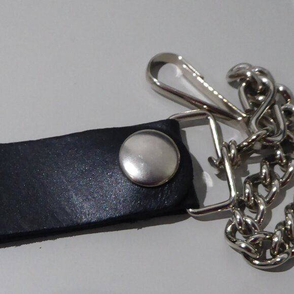 Brutus on motorcycle leather trifold wallet with chain - Picture 8 of 9